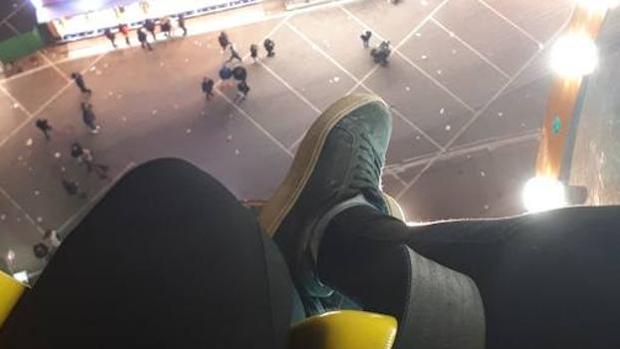 Una avería en una atracción de feria atrapa a siete personas una hora y media a 60 metros de altura