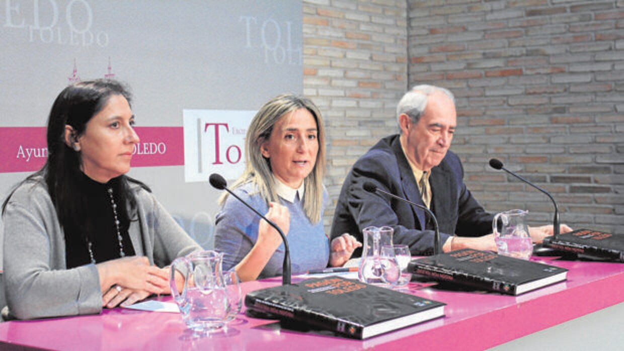 La alcaldesa Tolón, entre Soledad Sánchez-Chiquito y Manuel Santolaya, del Consorcio