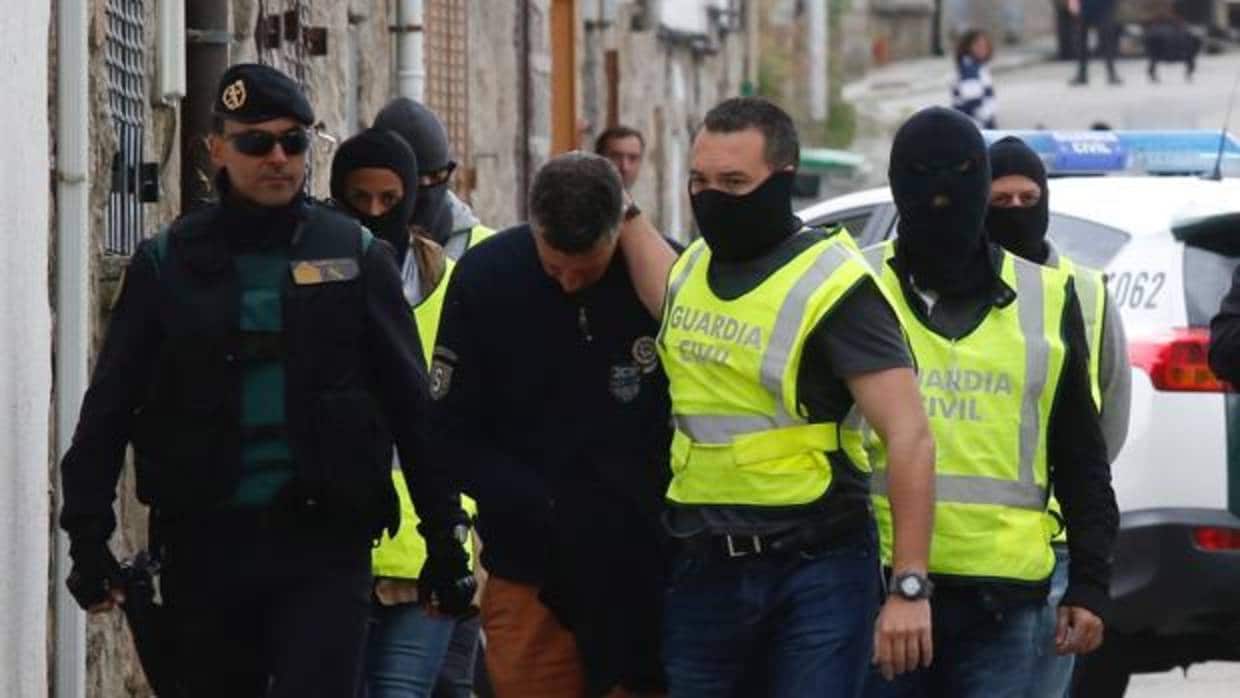 Momento de las detenciones vinculadas con Al Qaeda, el pasado abril, en El Espinar