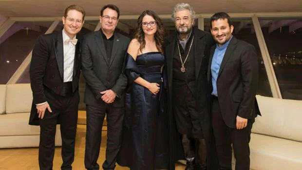 La noche en la ópera de la vicepresidenta Oltra y el conseller Marzà con Plácido Domingo