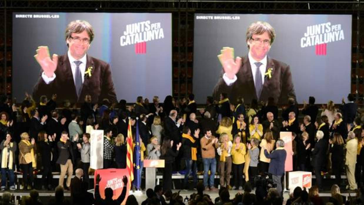 Carles Puigdemont, en un acto de campaña desde Bélgica
