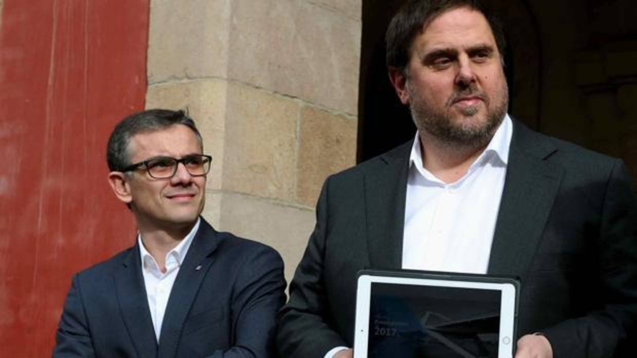 Josep María Jové, con el exvicepresidente Junqueras, en el Parlamento catalán