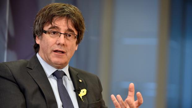 El abogado de Puigdemont recomienda al expresidente «evaluar la situación» antes de volver a España