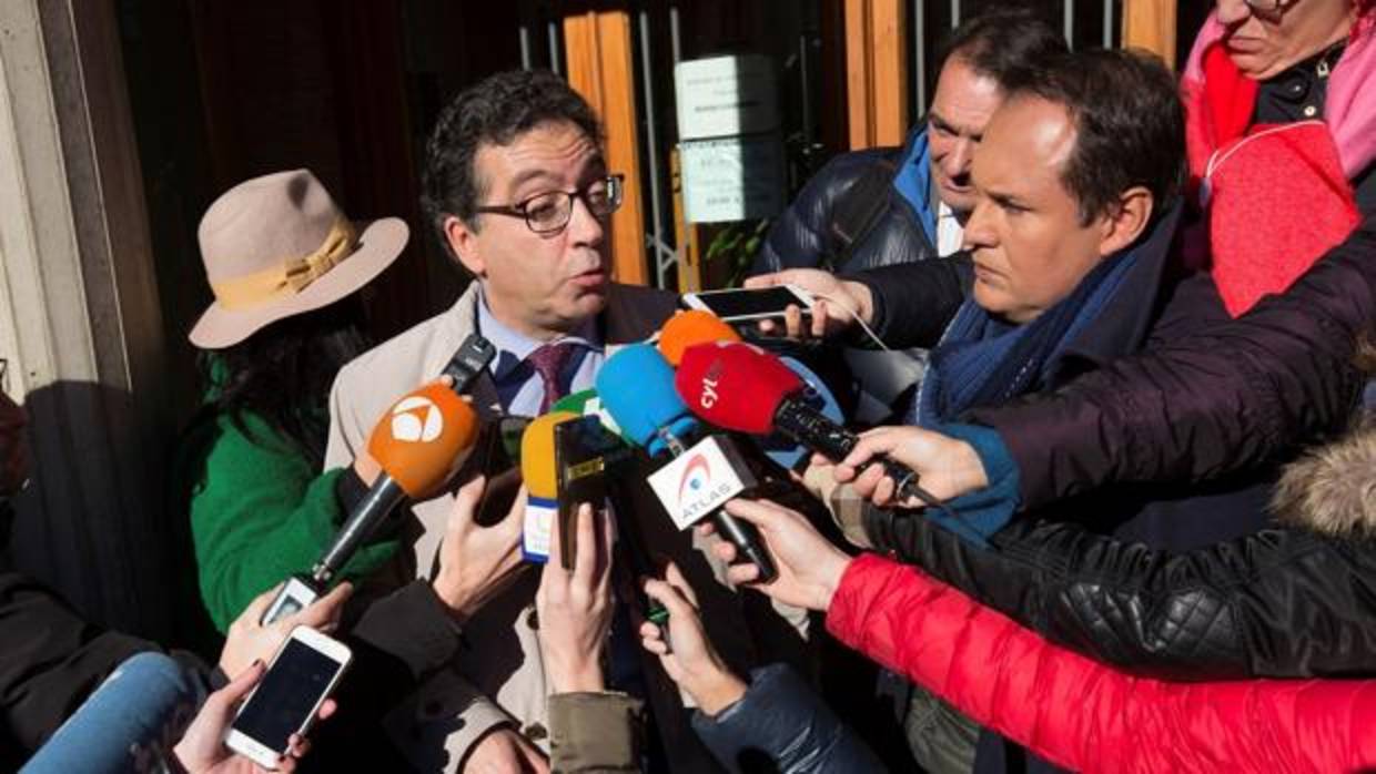 El letrado de la acusación particular, Luis Antonio Calvo, a la salida de los juzgados de Aranda de Duero
