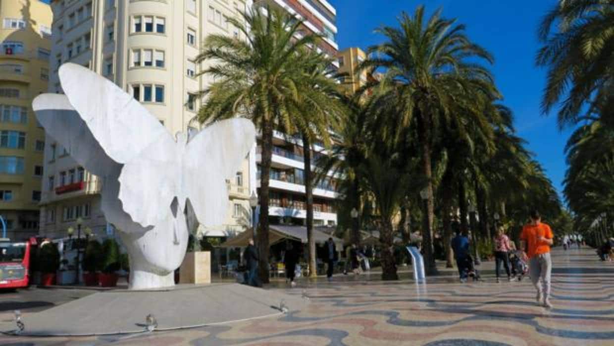 La escultura de La Mariposa en Alicante