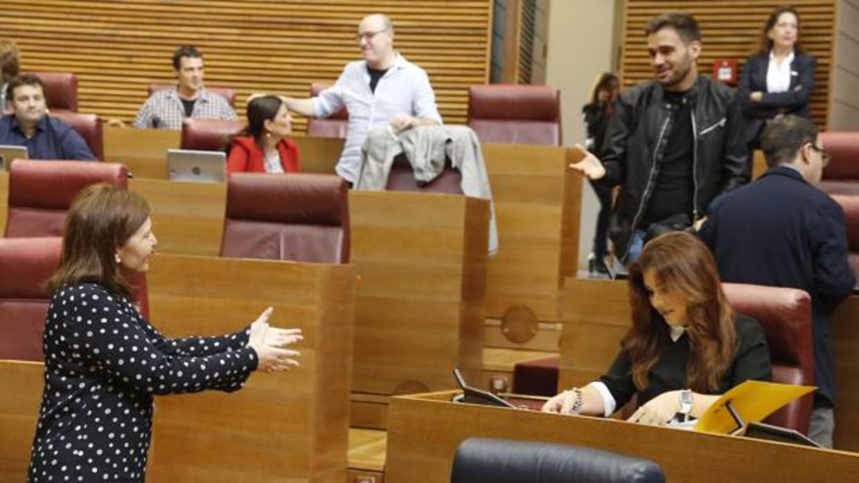 Isabel Bonig, Fran Ferri y Mari Carmen Sánchez, en las Cortes Valencianas