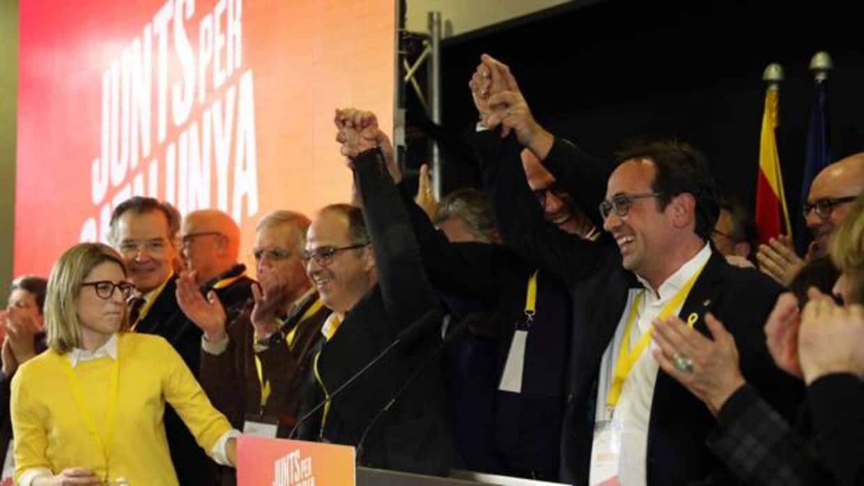 Jordi Turull (centro) dice que «nadie» en JuntsxCat aspira a ocupar la vicepresidencia de Junqueras
