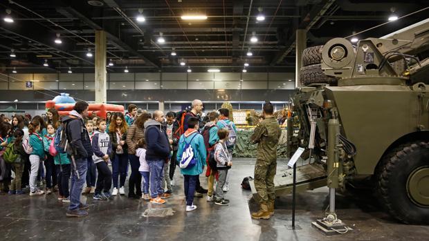 Los socios de gobierno de Ribó amenazan con vetaruna feria juvenil por la presencia del Ejército