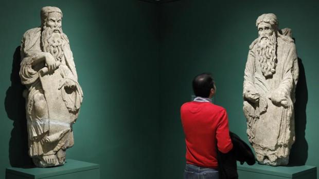 Un juzgado admite la reclamación de las estatuas del Mestre Mateo en propiedad de los Franco