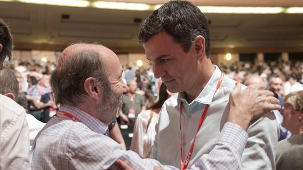 El PSOE, anclado en una receta federal con la que no levanta cabeza