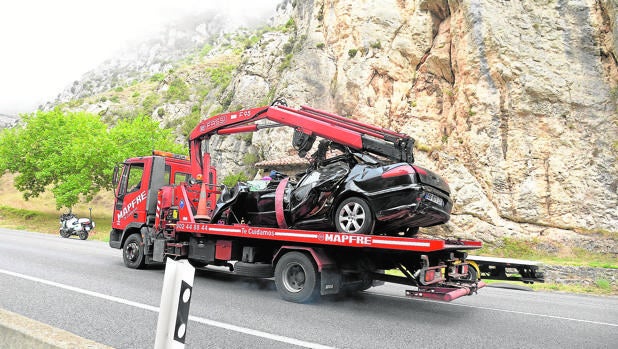 Imagen del vehículo siniestrado en uno de los accidentes más graves registrados en la Comunidad en 2017 en la N-I a la altura de Pancorbo