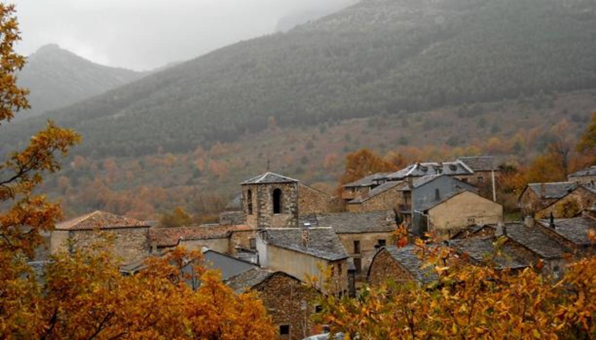 Los pueblos de la arquitectura negra, en Guadalajara, son lugares que reciben a miles de visitantes