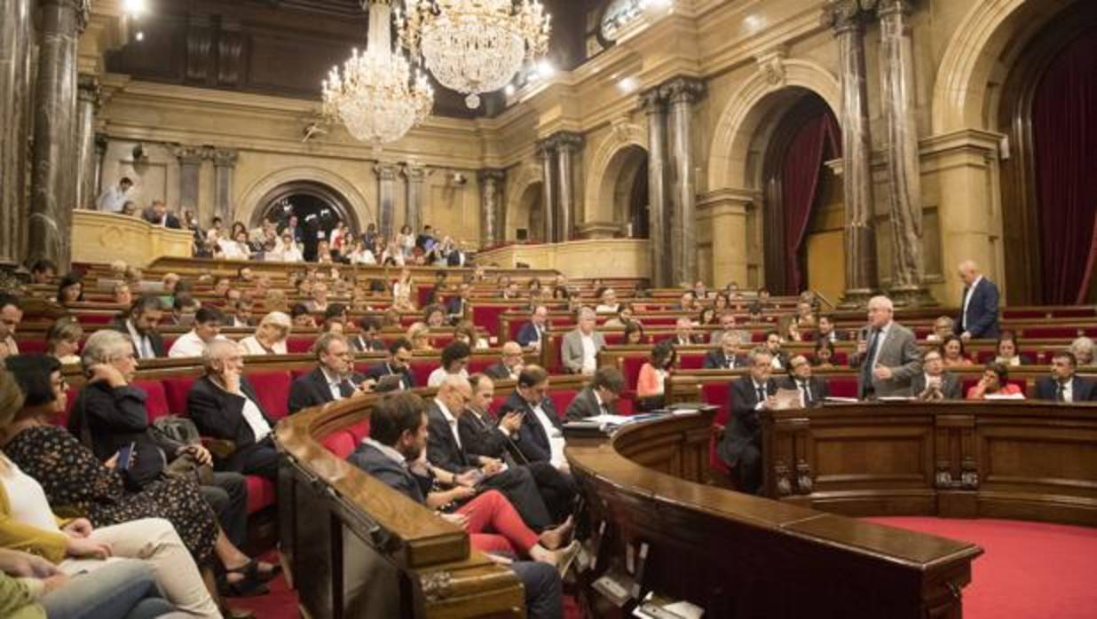 En la reciente legislatura los diputados se sentaban distribuidos entre contrarios y partidarios de la independencia