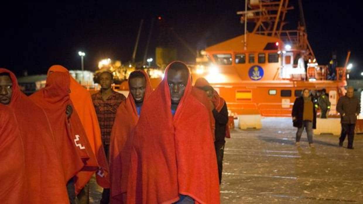 Salvamento Marítimo ha rescatado a cientos de inmigrantes de una muerte segura este año