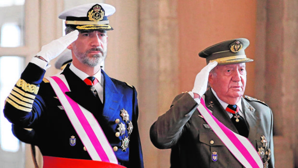 Don Felipe y Don Juan Carlos, este sábado en el Palacio Real