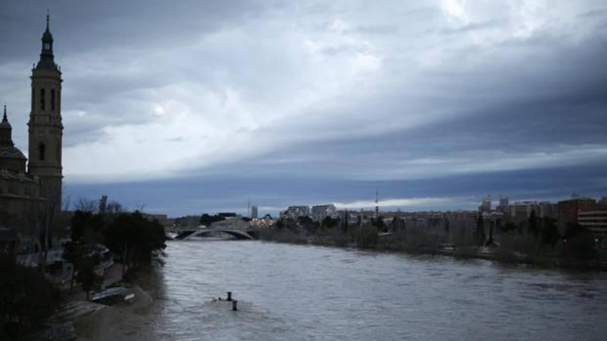 Imagen de archivo del Ebro a su paso por Zaragoza