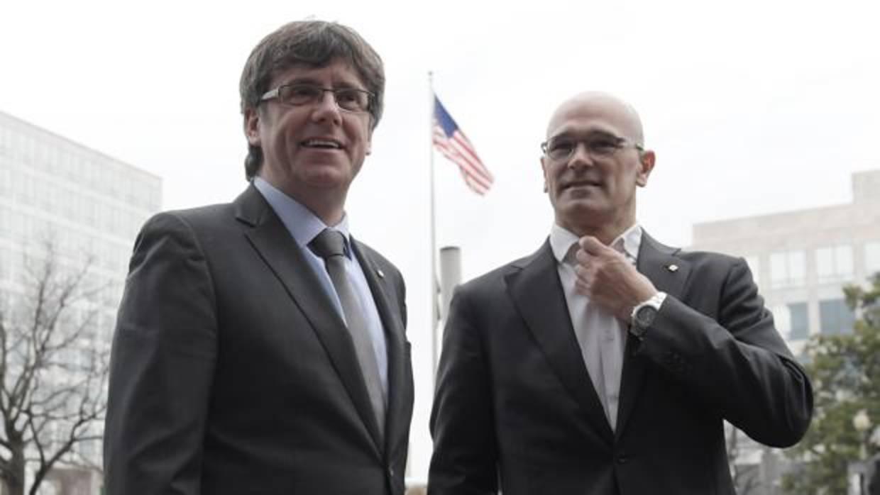 El expresidente de la Generalitat, Carles Puigdemont y su exconsejero de Exteriores, Raúl Romeva durante su último viaje a EE.UU
