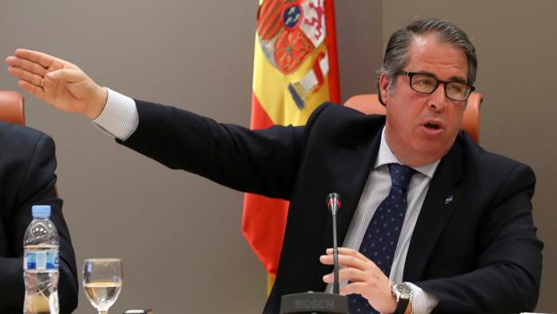 El director de la DGT, retador: «Pido disculpas por estar en Reyes en Sevilla, donde funciona internet»