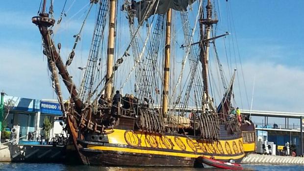 La réplica del buque ruso Shtandart, ordenado construir por el zar «Pedro el Grande», se refugia en Valencia