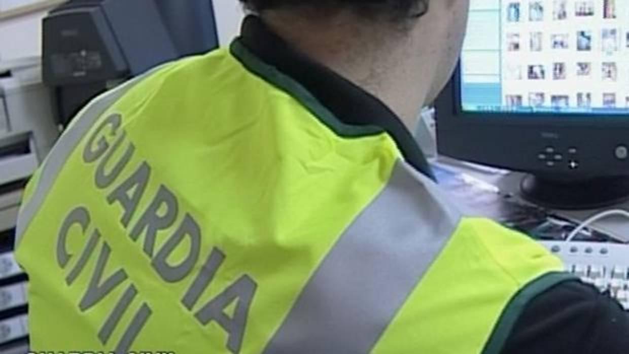 Agentes especializados de la Guardia Civil rastrearon internet para dar con los autores de esos mensajes