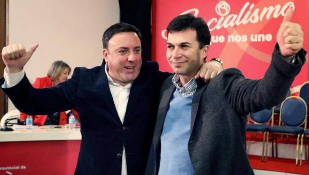 Valentín González Formoso y Gonzalo Caballero durante el Congreso socialista en La Coruña