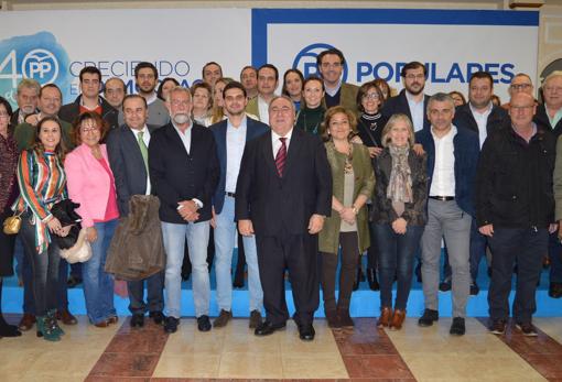 Fotografía de familia tras la votación