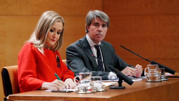 Cifuentes cesa al responsable de no enviar las actas del Canal a la comisión de corrupción