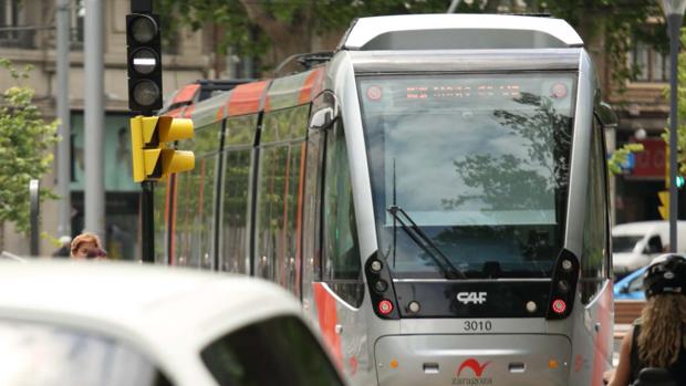 Muere un joven tras ser atropellado por un tranvía en Zaragoza