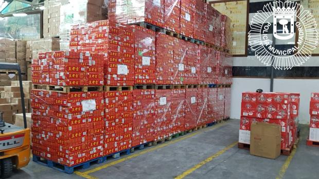 Operación refresco: requisadas 100.000 latas chinas falsificadas en Usera y Cobo Calleja