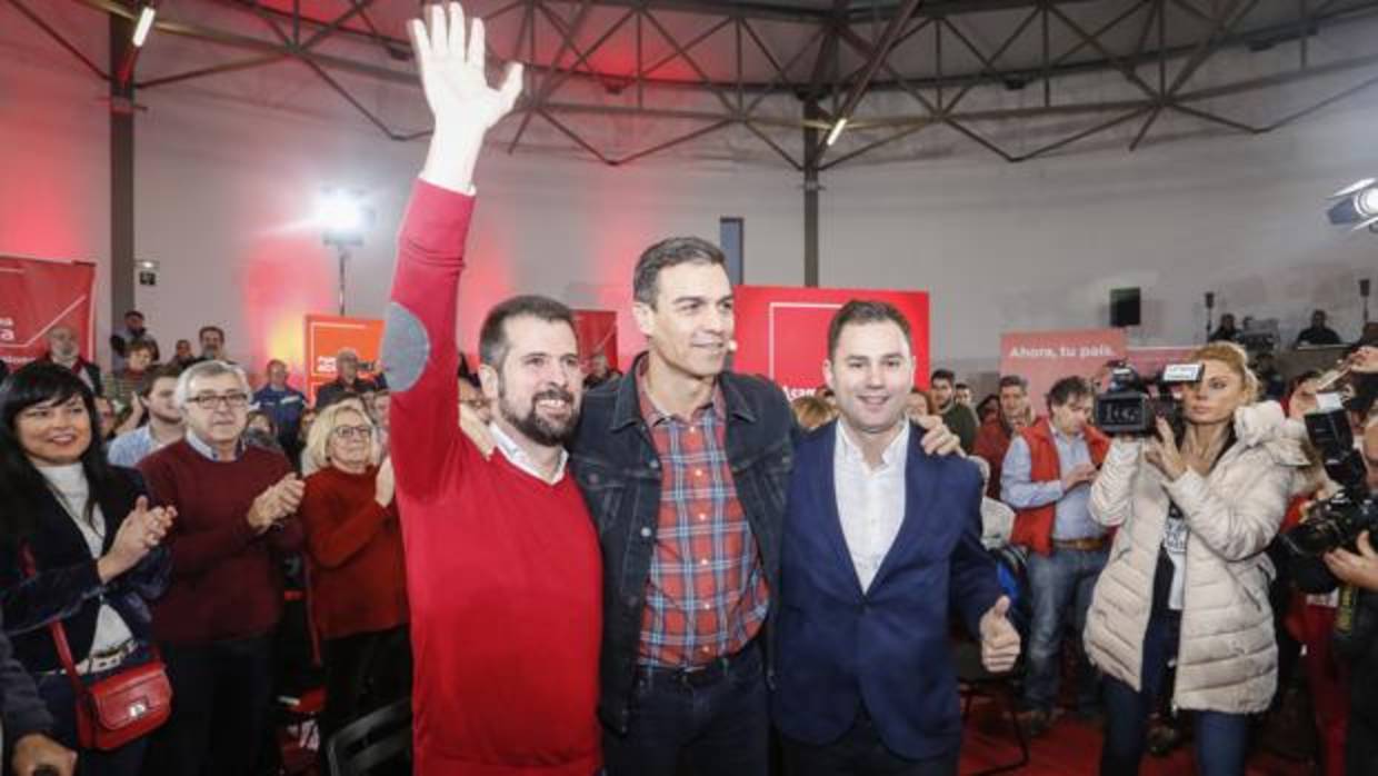 Tudanca, Sánchez y Cendón, durante la asamblea abierta socialista celebrada este pasado martes en León
