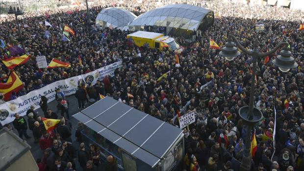 Policías y guardias civiles se manifiestan mañana en Barcelona por la equiparación salarial