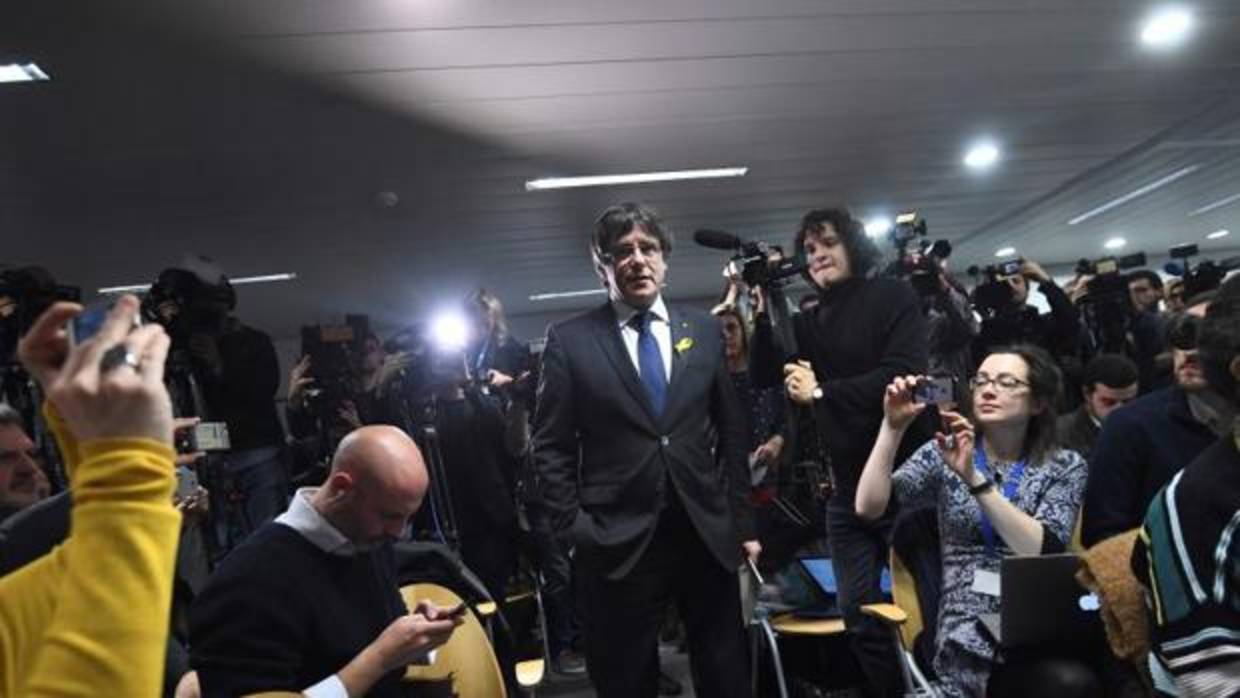 Carles Puigdemont, durante una rueda de prensa celebrada en Bruselas