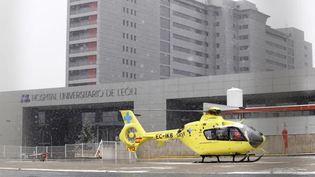 Fallece un niño de 10 años al caer del tejado de su casa en León