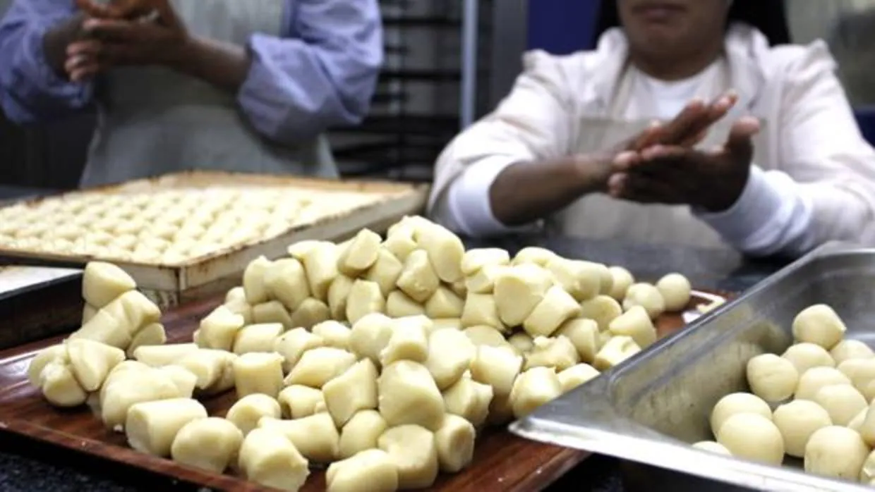 Las monjas del convento de las Comendadoras del Ápostol Santiago realizan dulces y mazapán desde el año 2014 para sobrevivir