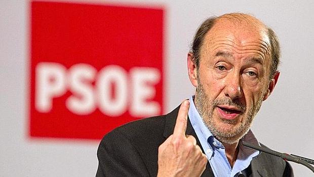 Rubalcaba, molesto con el PSOE tras reunirse con Pascal: «Me pusieron como un trapo»