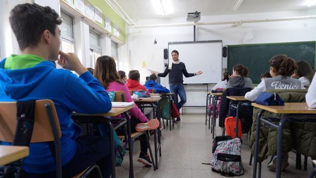 Felpeto: el curso próximo se crearán 294 plazas docentes y se suprimirán 126