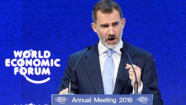 El Rey, en Davos: «La Constitución no es un mero ornamento sino el pilar de la convivencia»