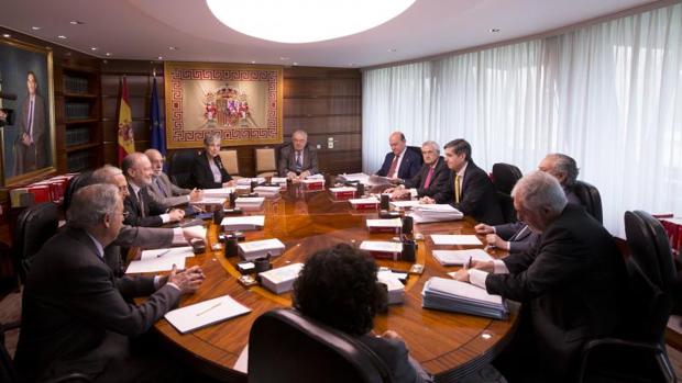 El TC se reunirá mañana para decidir si admite el recurso contra la investidura de Puigdemont