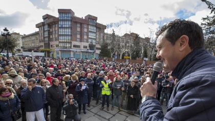 Los manifestantes junto a la Subdelegación del Gobierno en Ávila