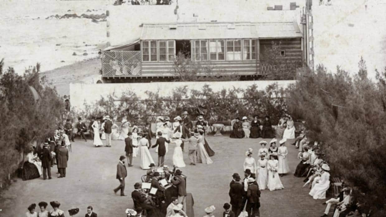 Fiesta al aire libre en el British Club de Las Palmas de Gran Canaria en 1890