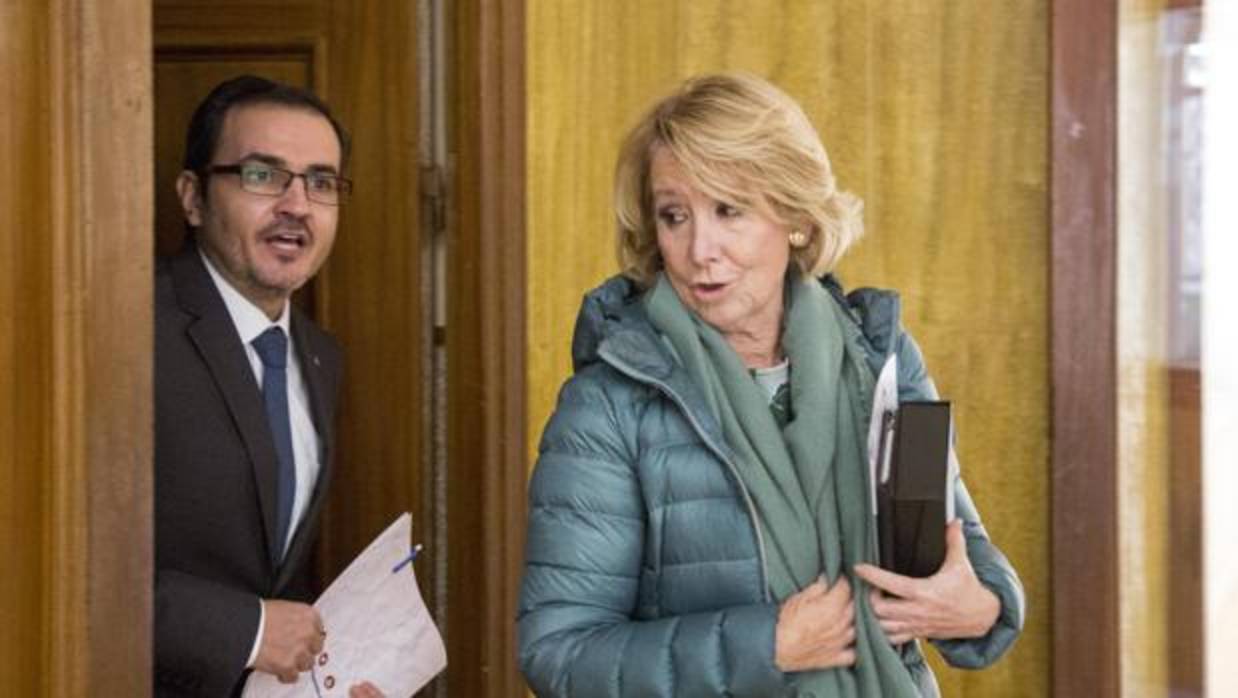 La expresidenta de la Comunidad de Madrid y exministra de Educación, Cultura y Deporte, Esperanza Aguirre, en el colegio San Agustín de Salamanca