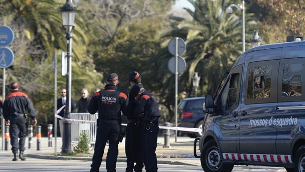 Los Mossos buscan a Puigdemont en el maletero del taxi de Xavier Domènech