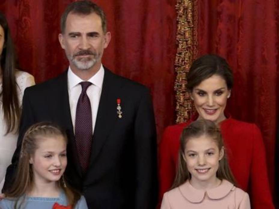 Don Felipe, este martes junto a su familia, en la ceremonia para ortorgar el Toisón de Oro a la Princesa de Asturias
