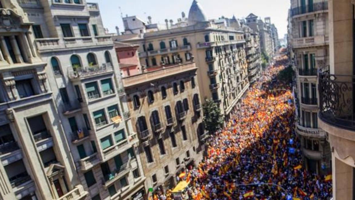 Vista general de una manifestación convocada por Societat Civil Catalana