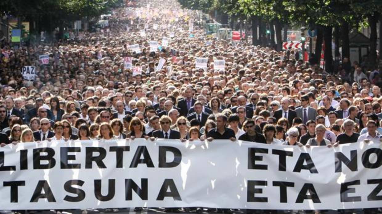 Manifestacion contra ETA, el 19 de junio del 2009, por el asesinato de un inspector de Policía