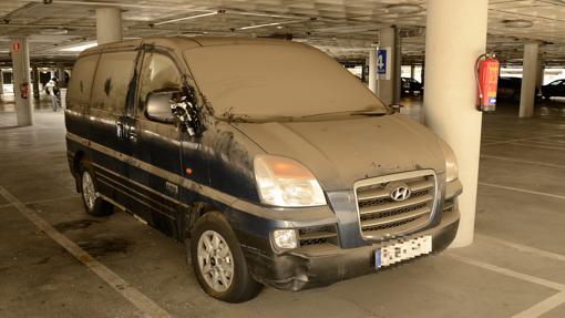 Los coches abandonados en el aeropuerto de Barajas: historias que se quedaron en tierra