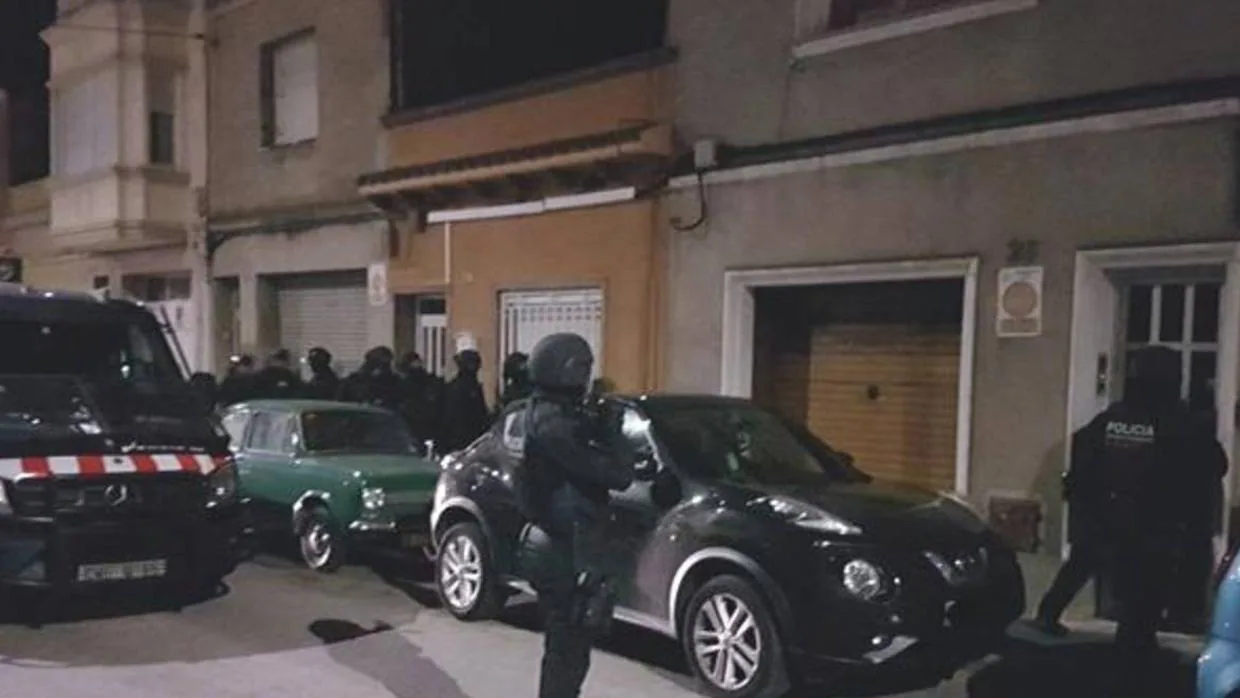 Imagen del operativo de la policía catalana