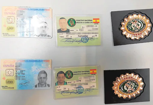 Carnés y placas falsas intervenidas a guardias civiles «ful»