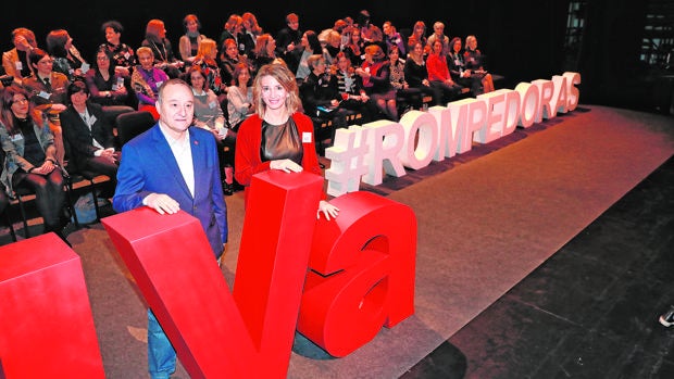 Daniel de Miguel y Alicía García, ayer en la inauguración de la jornada en Valladolid