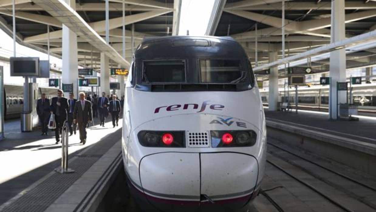 Imagen del primer tren del AVE entre Madrid y Castellón